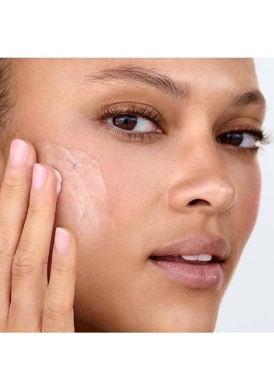 Rose Face Cream Gül Özlü Ve Hyaluronik Asitli Yoğun Nemlendirici Yüz Kremi 15 Ml