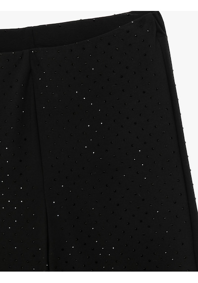 Koton Viskon Karışımlı Taş Detaylı Slim Fit İspanyol Paça Pantolon Siyah 5sak40030uk