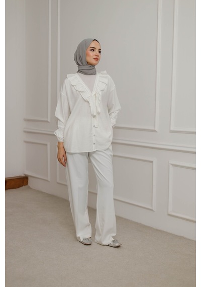 Moonsc Kadın Regular Fit V Yaka Önü Fırfır Detaylı Tesettür Beyaz Gömlek Moonsc Kadın Regular Fit V Yaka Önü Fırfır Detaylı Tesettür Beyaz Gömlek