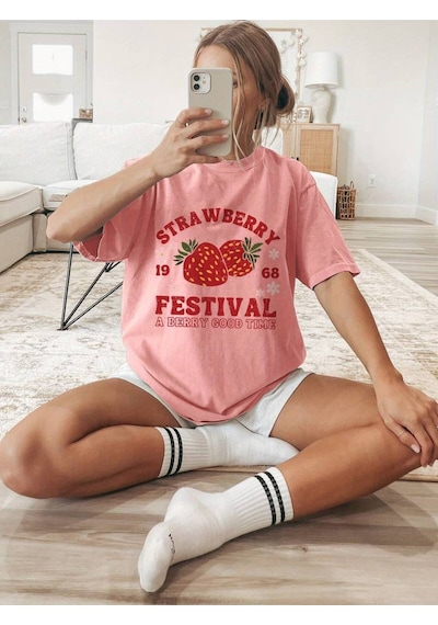 Noıssey Pembe Strawberry Çilek Festival Baskılı Oversize Pembe Beyaz Kadın