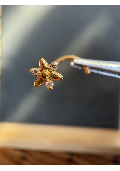 Yüksek Kalite G23 Titanium Üç Taş Zirkon 6x0.8mm Altın Titanyum Hızma Piercing