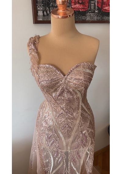 Chica Rosa Fashion Pul ve Taş İşlemeli Tek Omuz Yırtmaçlı Uzun Elbise Bronz