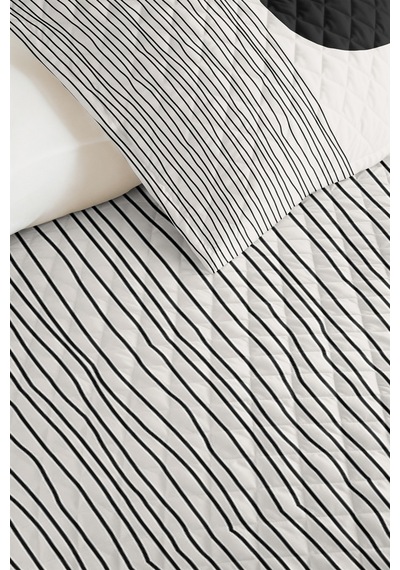 Siyah Geometrik Genç Odası Tek Kişilik Pike Takımı - Modern Çizgili 160x220 Cm Kapitone Yatak Örtüsü Kremamsı Halı Parıltısı Siyah Geometrik Genç Odası Tek Kişilik Pike Takımı - Modern Çizgili 160x220 Cm Kapitone Yatak Örtüsü Kremamsı Halı Parıltısı