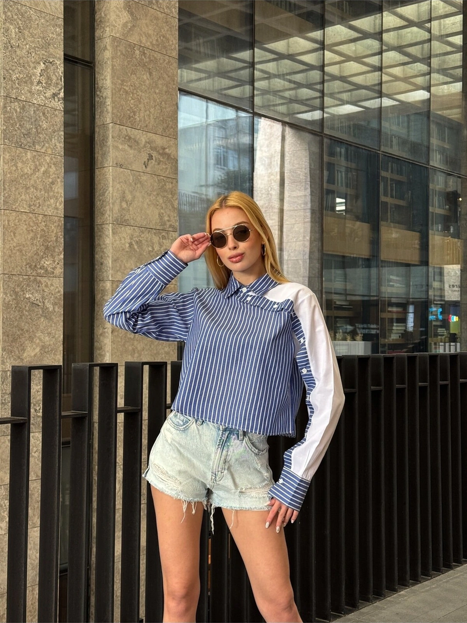 Mamayaga Kadın Özel Tasarım Yaka Kol Düğmeli Çizgi Garnili Crop Boy Kısa Bluz Gömlek Siyah