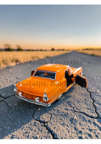 Nostaljik Turuncu 1955 Ford Thunderbird 1/32 Ölçek Metal Çek Bırak Araba Kapılar Açılır Çok Renkli