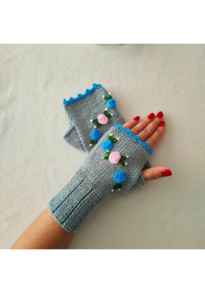 Newdaycraft El Örgüsü Mavi Ve Pembe Gül Nakışlı Gri Parmaksız Eldiven