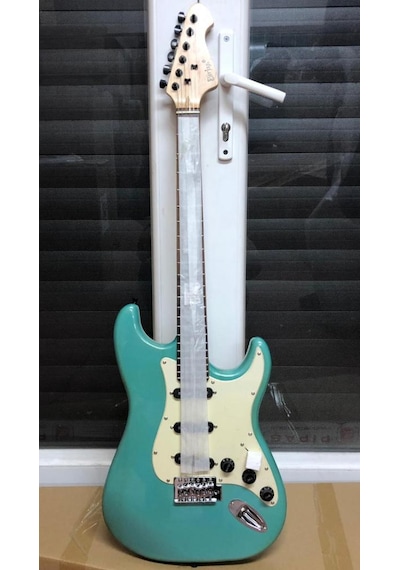 Karma Markalı Ve Renkli Elektro Gitarlar