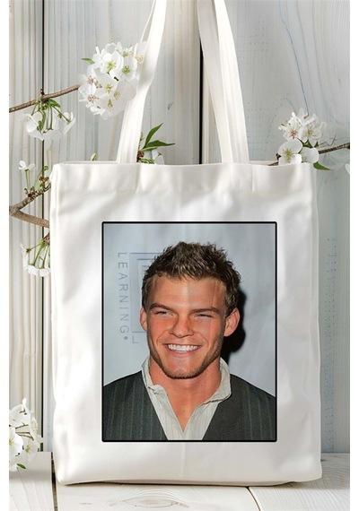 Art Hediye Alan Ritchson Baskılı Bez Çanta Omuz Çantası Kişiye Özel Desen 2 Çok Renkli