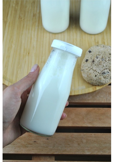 2 Adet Beyaz Plastik Kapaklı Cam Şişe 200 Ml Şeffaf Sürahi Süt, Ayran, Su, Limonata Meşrubat Şişesi