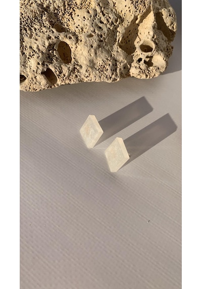 Sedefli Beyaz Renk Orta Boy Kare Şekil Gold Aksesuar Epoksi Küpe Diğer