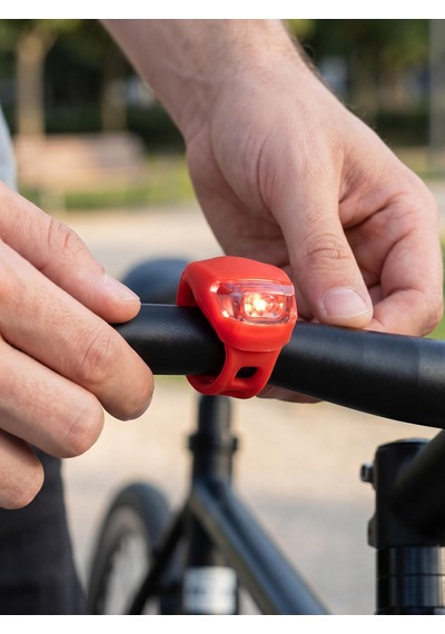 Busstier Silikon Bisiklet Led Fener Seti 2 Parça Su Geçirmez Ön Arka Işık Kolay Montajlı Cr2032 Pilli Gece Sürüş Güvenlik Lambası Motosiklet Scooter Uyumlu
