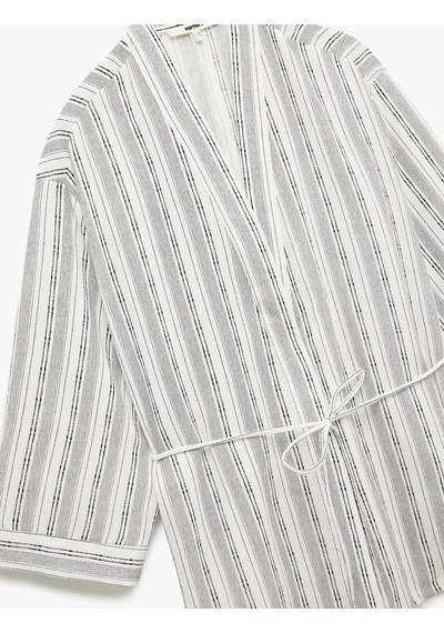 Koton Rahat Kalıp Kemer Detaylı 3/4 Geniş Kollu Uzun Kimono Siyah Çizgili 5sak50110pw Siyah Çizgili Koton Rahat Kalıp Kemer Detaylı 3/4 Geniş Kollu Uzun Kimono Siyah Çizgili 5sak50110pw Siyah Çizgili