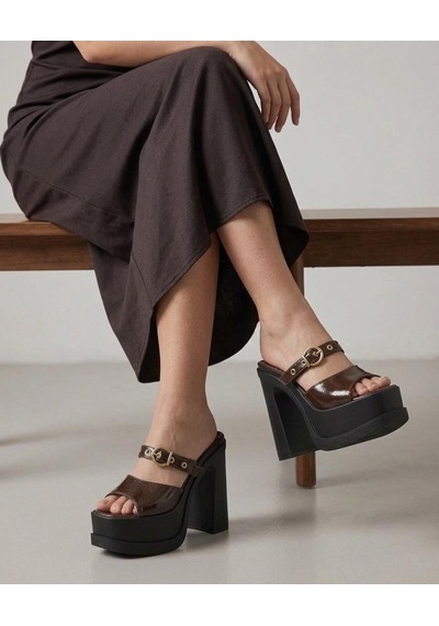 Asmi Shoes Kadın Soha Kahve Rugan Toka Detaylı 12 Cm Ortopedik Platform Topuklu Terlik Kahverengi Asmi Shoes Kadın Soha Kahve Rugan Toka Detaylı 12 Cm Ortopedik Platform Topuklu Terlik Kahverengi