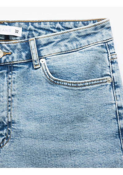 Koton Katlamalı Paça Cepli Bermuda Slim Fit Denim Şort Açık İndigo 5sam40011ıd Açık İndigo Koton Katlamalı Paça Cepli Bermuda Slim Fit Denim Şort Açık İndigo 5sam40011ıd Açık İndigo