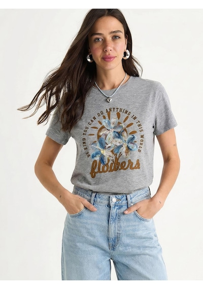 Shade Kadın Kabartma Çiçek Aplikeli Yazı Baskılı Basic T-shirt 7524 60283951 - Gri