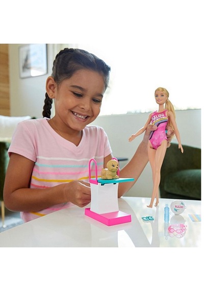 Barbie Seyahatte Yüzücü Bebeği Oyun Seti Ghk23