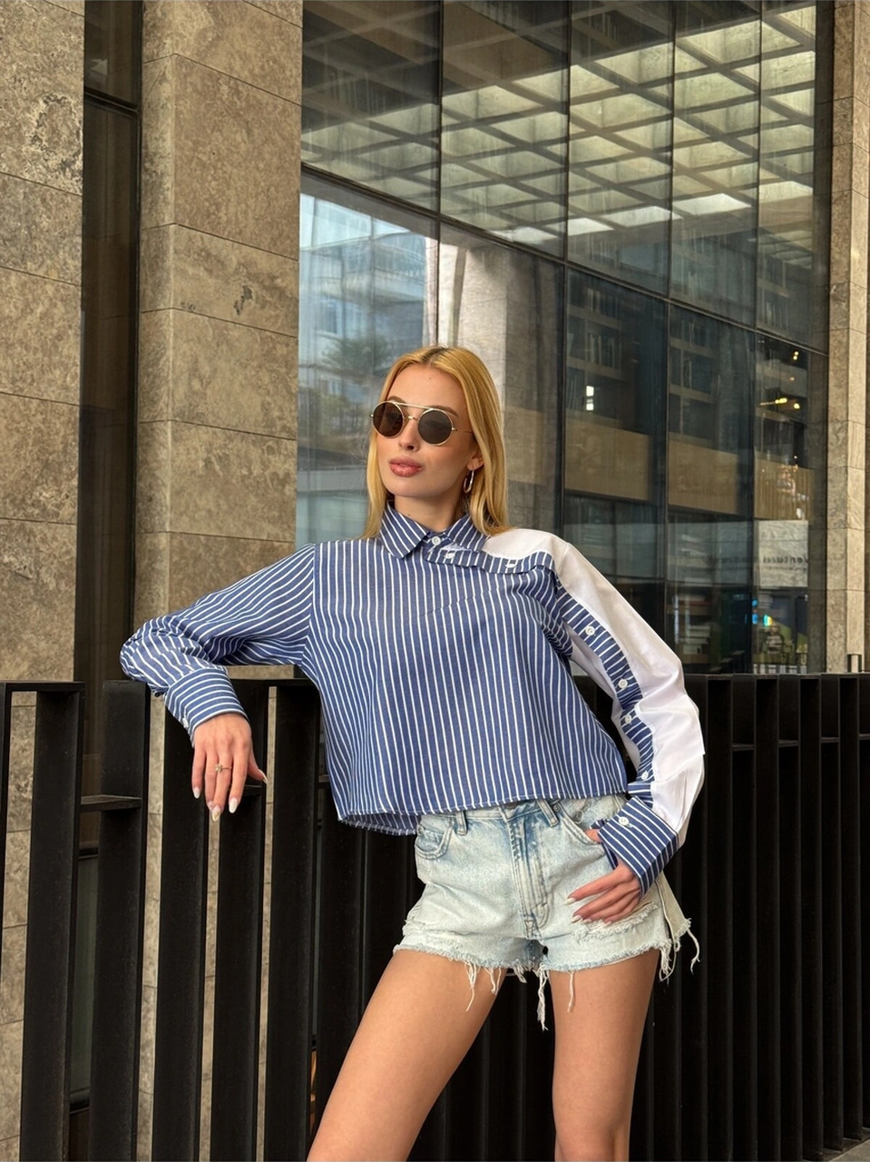 Mamayaga Kadın Özel Tasarım Yaka Kol Düğmeli Çizgi Garnili Crop Boy Kısa Bluz Gömlek Siyah