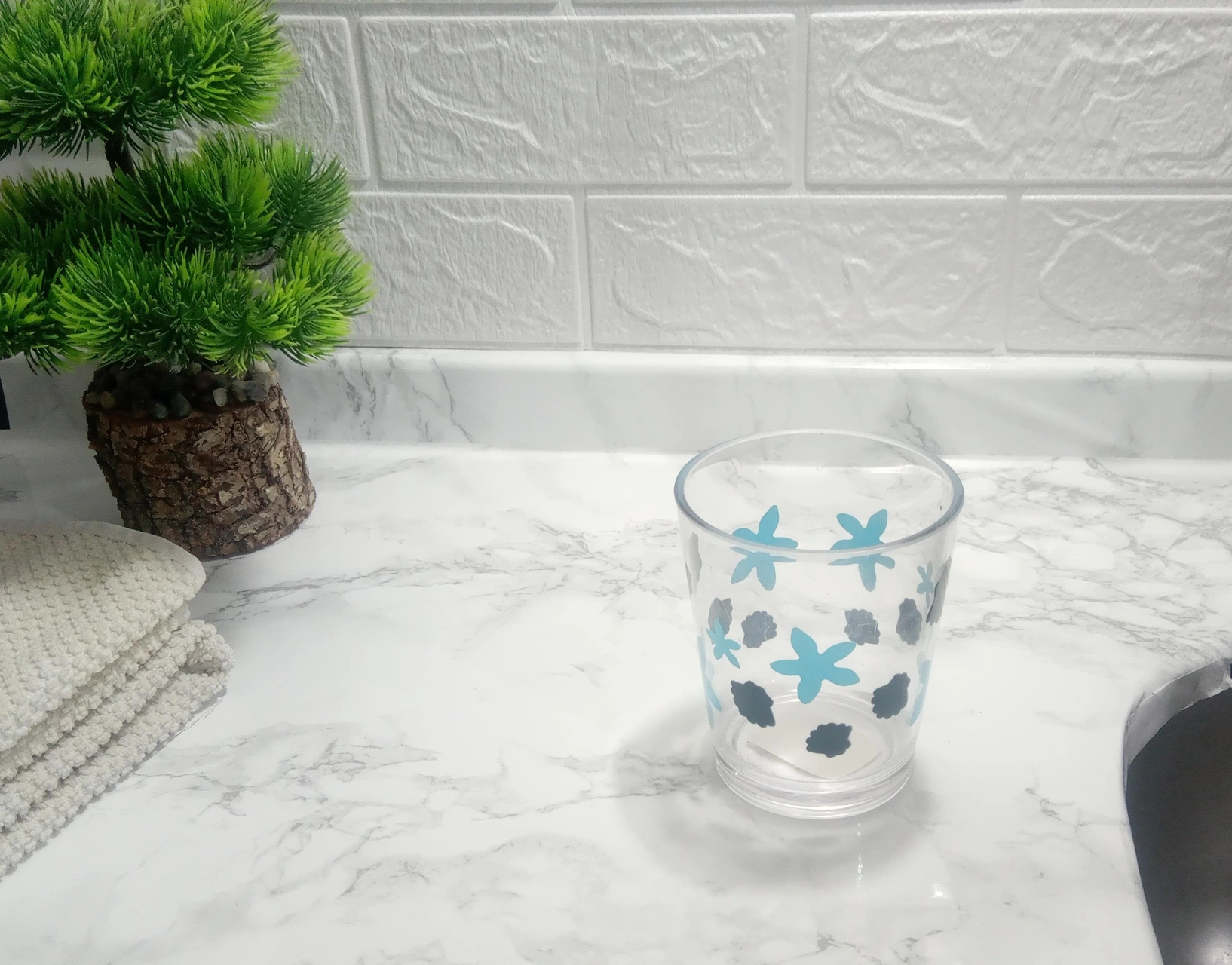2 Adet Diş Fırçalık Ve Macun Kabı Benekli Akrilik 8x8x9cm Banyo Seti Çok Renkli