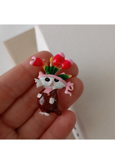 Lente Aksesuar Lale Taçlı Sevimli Kırmızı Montlu Kedi Broş-bahçıvan Kedi Yaka İğnesi Çok Renkli