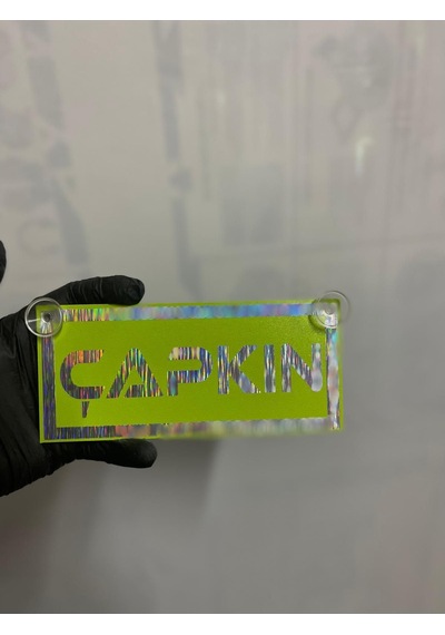 Yeşil Renk Üzeri Hologram Çapkın Reis Yazılı Vantuzlu Cam Süsü