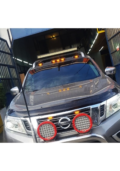 Nissan Navara Moonvisor