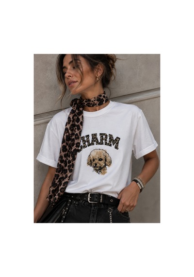 Bisou Kadın Fular Detaylı Baskılı Beyaz Bluz - Baskılı Tişört Leopar Desenli Charm Tasarım Beyaz