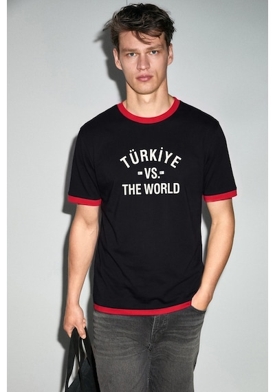 Grımelange Empa Erkek %100 Organik Pamuklu Kontrast Yakalı Dünya Kupasına Özel Baskılı Siyah T-shirt