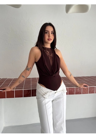 MzpKartan Kadın Dantel Detaylı Derin Dekolte Body Şık Kolsuz Yazlık Bodysuit - Kahvrenegi