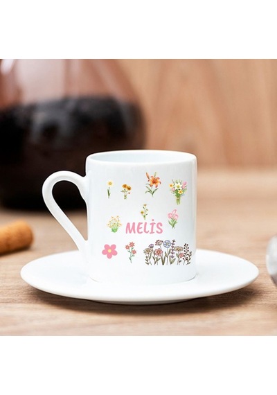 İsme Özel Çiçek Motifli Beyaz Seramik Kahve Fincanı