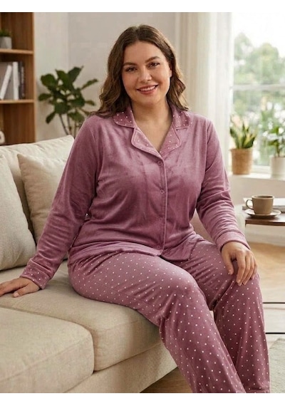 Büyük Beden Boydan Düğmeli Likralı Yumuşak Tuşeli Kadife Kumaş Pijama Takımı Açık Pudra