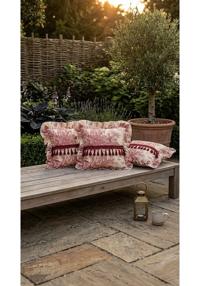 Toilea Burgundy Ruffle Yastık Çok Renkli