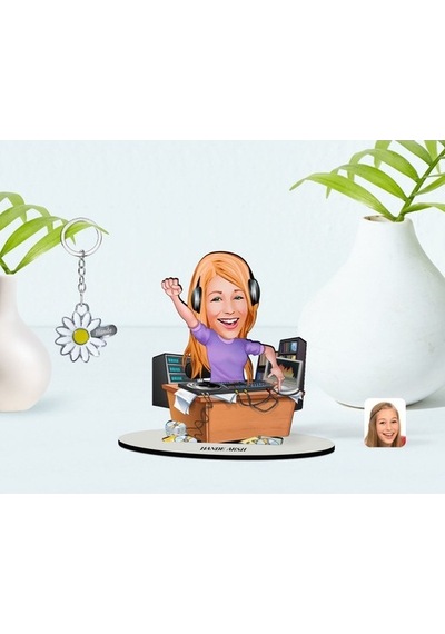 Kişiye Özel Kadın Radyocu Karikatürlü 3D Ahşap Biblo Ve Isimli Si