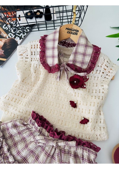 Miniğimin Cicileri Elegance Ekose Yaka Detaylı Örgü Yelekli Dantelli Katlı Etekli Kız Çocuk 3 Lü Takım - Bordo Miniğimin Cicileri Elegance Ekose Yaka Detaylı Örgü Yelekli Dantelli Katlı Etekli Kız Çocuk 3 Lü Takım - Bordo