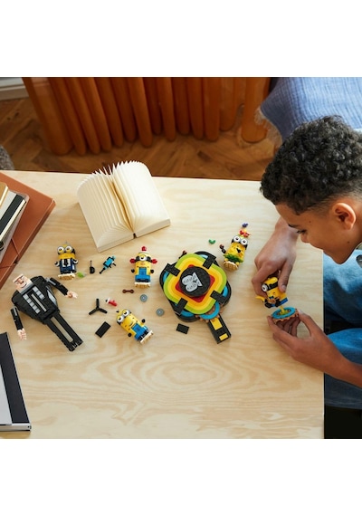 LEGO Yapım Parçalarından Gru ve Minyonlar 75582