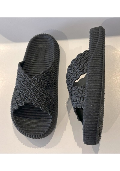 Hasır Görünümlü Kalın Taban Full Kaydırmaz Plastik Kadın Islak Zemin Ev Ve Sokak Terliği Siyah Hasır Görünümlü Kalın Taban Full Kaydırmaz Plastik Kadın Islak Zemin Ev Ve Sokak Terliği Siyah
