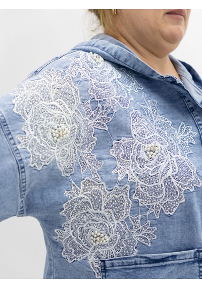 Trieste Büyük Beden Denim Kapüşonlu Gül Deseni İşlemeli Boncuklu Önden Cep Detaylı Düğmeli Kadın Ceket Mavi Trieste Büyük Beden Denim Kapüşonlu Gül Deseni İşlemeli Boncuklu Önden Cep Detaylı Düğmeli Kadın Ceket Mavi