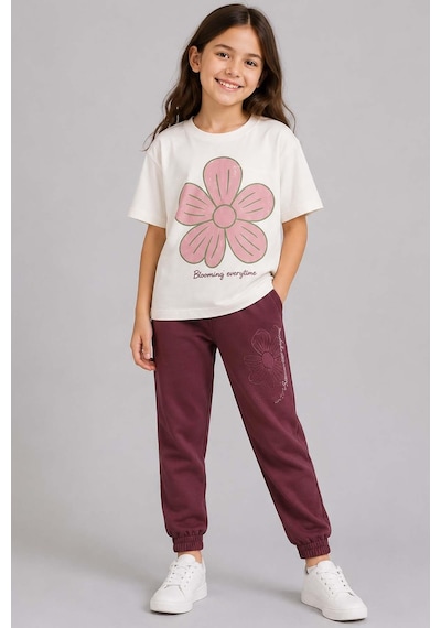 Riccotarz Kız Çocuk Göğsüden Papatya Ve Yazı Detaylı T-shirt Çift Cep Ve İp Detaylı Eşofman Takım Mor Riccotarz Kız Çocuk Göğsüden Papatya Ve Yazı Detaylı T-shirt Çift Cep Ve İp Detaylı Eşofman Takım Mor