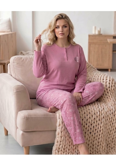 Eyfuze Kadın Kışlık Büyük Beden Curve Nakışlı Desenli Yakası Düğmeli Uzun Kollu Pijama Takımı Koyu Pembe Eyfuze Kadın Kışlık Büyük Beden Curve Nakışlı Desenli Yakası Düğmeli Uzun Kollu Pijama Takımı Koyu Pembe