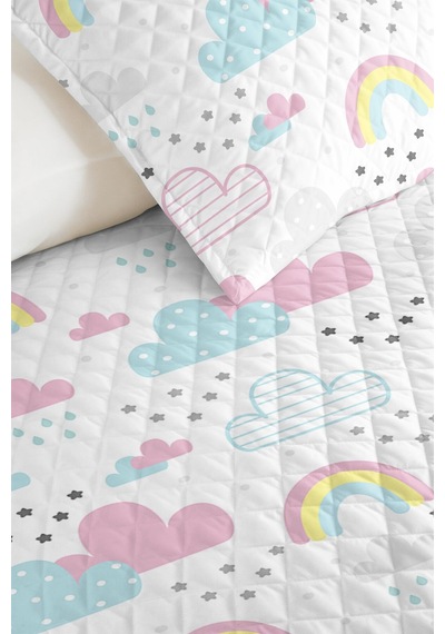 Evimde Bambaşka Gökkuşağı Bulut Desenli Kız Çocuk Dekoratif Pike Takımı - Pembe Bebek Odası Yatak Örtüsü-160x220 CM Evimde Bambaşka Gökkuşağı Bulut Desenli Kız Çocuk Dekoratif Pike Takımı - Pembe Bebek Odası Yatak Örtüsü-160x220 CM