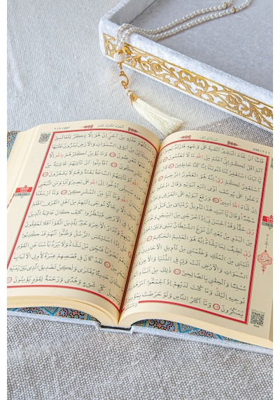 Canım Babam - Babalar Günü Hediyesi - Elif Vav Pleksi Süslemeli Hediyelik Kadife Kaplı Kutulu Kuranı Kerim - Beyaz