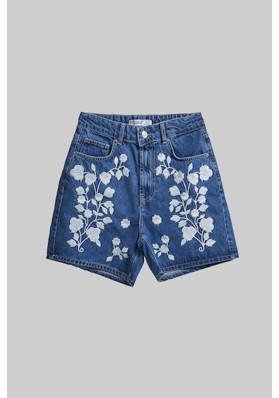 Itsbasic Kadın Mavi Renk 1s5-5 Beyaz Çiçek Nakışlı Midi Boy %100 Koton Tasarım Denim Şort