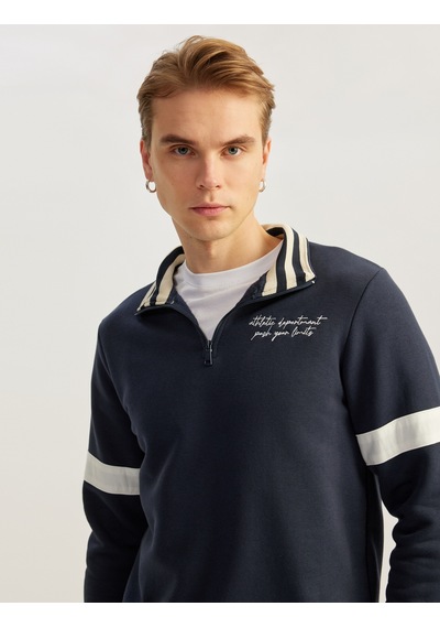 Koton Yarım Fermuarlı Yaka Sweatshirt Slogan İşlemeli Şardonlu Pamuk Karışımlı Lacivert 5wam70171mk Koton Yarım Fermuarlı Yaka Sweatshirt Slogan İşlemeli Şardonlu Pamuk Karışımlı Lacivert 5wam70171mk