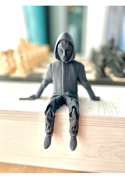 Squid Game Yönetici Figürü - 11 Cm
