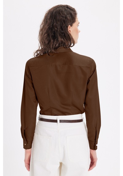 Tudors Kadın Slim Fit Dar Kesim Vucüda Oturan Uzun Kollu Gizli Düğme Detaylı Kahverengi Basic Gömlek-42049