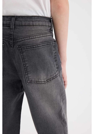 DeFacto Erkek Çocuk Loose Fit Düz Paça Basic Düz Jean Pantolon D6489A825SMNM55 DeFacto Erkek Çocuk Loose Fit Düz Paça Basic Düz Jean Pantolon D6489A825SMNM55