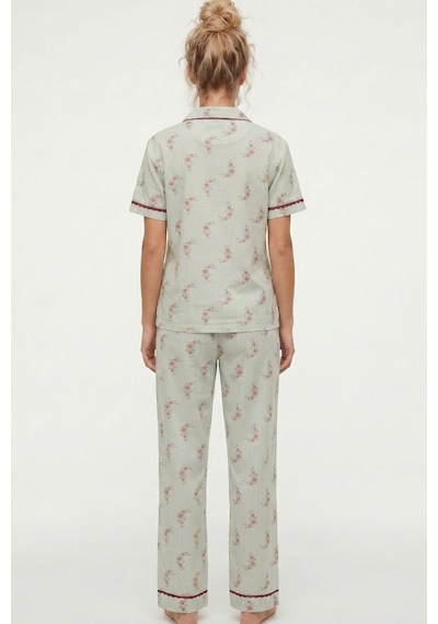 Siyah İnci İnce Soft Örme Düğmeli Dantel Biyeli Pijama Takımı 8061 Yeşil Çiçek Siyah İnci İnce Soft Örme Düğmeli Dantel Biyeli Pijama Takımı 8061 Yeşil Çiçek