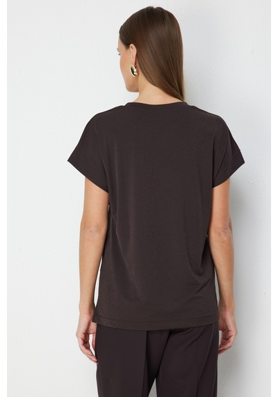 On Kadın V Yaka Parçalı T-shirt 71475 Kahverengi On Kadın V Yaka Parçalı T-shirt 71475 Kahverengi