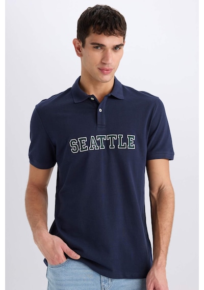 DeFacto Regular Fit Polo Yaka Baskılı Nakışlı Kısa Kollu Tişört D7667AX25SPNV135