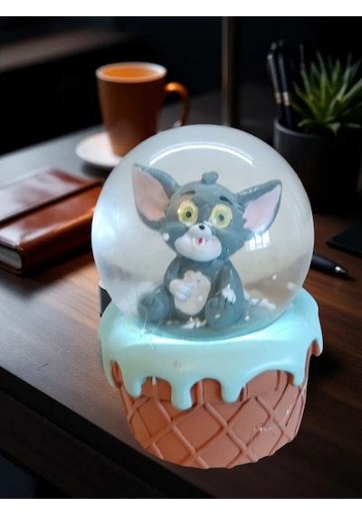 Tom Figürlü 9cmx8cm Ebat Pilli Işıklı Dekoratif Kar Küre 9cm X 8cm
