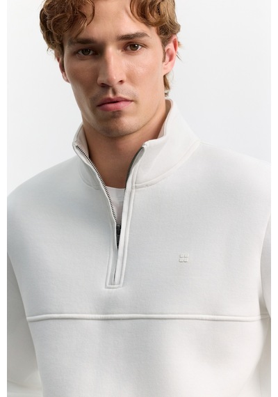 Avva Erkek Beyaz Dik Yaka Fermuarlı -5 Dereceye Dayanıklı Regular Fit Sweatshirt A62y1351